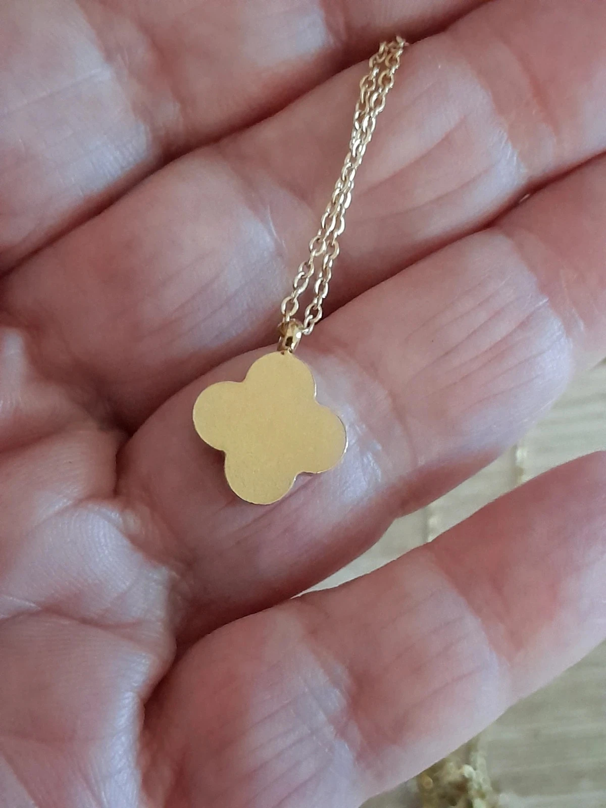 Colar com pingente, trevo de quatro folhas, preto e dourado – photo 5